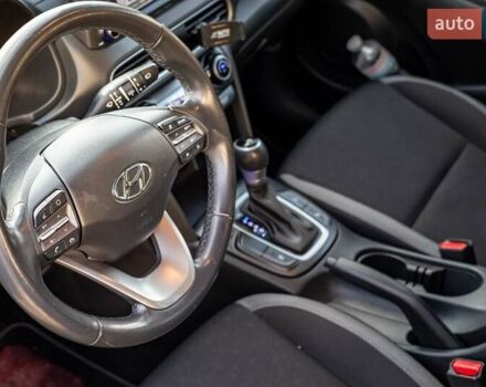 Черный Хендай Kona, объемом двигателя 1.59 л и пробегом 94 тыс. км за 16500 $, фото 17 на Automoto.ua