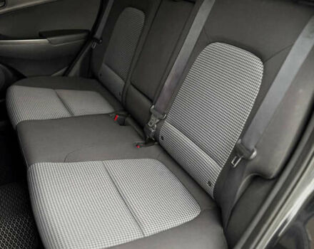 Черный Хендай Kona, объемом двигателя 2 л и пробегом 121 тыс. км за 13699 $, фото 15 на Automoto.ua