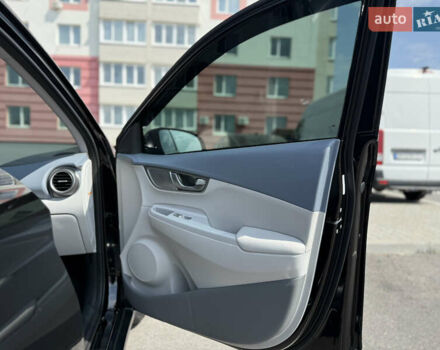 Черный Хендай Kona, объемом двигателя 0 л и пробегом 85 тыс. км за 18200 $, фото 9 на Automoto.ua