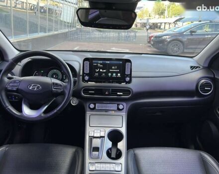 Чорний Хендай Kona, об'ємом двигуна 0 л та пробігом 40 тис. км за 17900 $, фото 24 на Automoto.ua