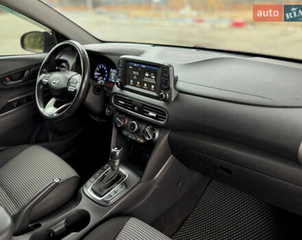 Черный Хендай Kona, объемом двигателя 2 л и пробегом 121 тыс. км за 13699 $, фото 21 на Automoto.ua