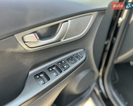 Чорний Хендай Kona, об'ємом двигуна 0 л та пробігом 100 тис. км за 16999 $, фото 18 на Automoto.ua