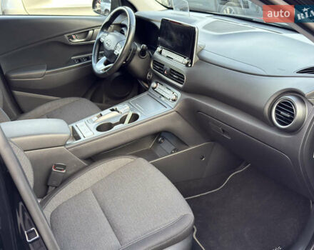 Черный Хендай Kona, объемом двигателя 0 л и пробегом 137 тыс. км за 16800 $, фото 11 на Automoto.ua