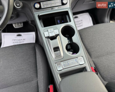 Черный Хендай Kona, объемом двигателя 0 л и пробегом 140 тыс. км за 17900 $, фото 49 на Automoto.ua