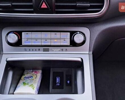 Черный Хендай Kona, объемом двигателя 0 л и пробегом 102 тыс. км за 17999 $, фото 22 на Automoto.ua