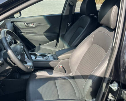 Чорний Хендай Kona, об'ємом двигуна 0 л та пробігом 100 тис. км за 16999 $, фото 21 на Automoto.ua