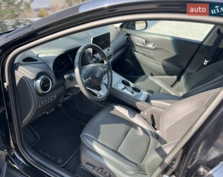 Чорний Хендай Kona, об'ємом двигуна 0 л та пробігом 100 тис. км за 16999 $, фото 20 на Automoto.ua