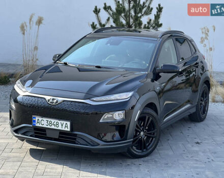 Чорний Хендай Kona, об'ємом двигуна 0 л та пробігом 100 тис. км за 16999 $, фото 10 на Automoto.ua