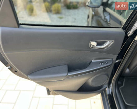 Чорний Хендай Kona, об'ємом двигуна 0 л та пробігом 100 тис. км за 16999 $, фото 24 на Automoto.ua