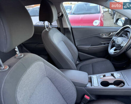 Черный Хендай Kona, объемом двигателя 0 л и пробегом 84 тыс. км за 17789 $, фото 47 на Automoto.ua