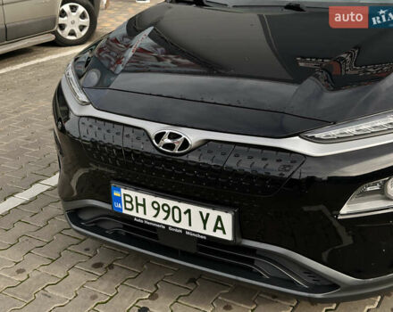Черный Хендай Kona, объемом двигателя 0 л и пробегом 64 тыс. км за 22000 $, фото 3 на Automoto.ua