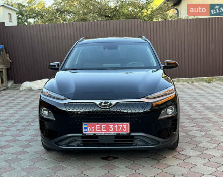 Черный Хендай Kona, объемом двигателя 0 л и пробегом 70 тыс. км за 16499 $, фото 2 на Automoto.ua