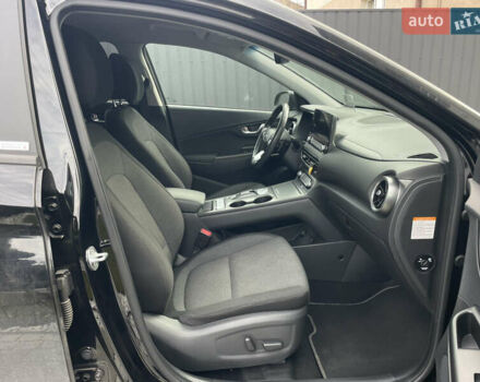 Черный Хендай Kona, объемом двигателя 0 л и пробегом 34 тыс. км за 19800 $, фото 61 на Automoto.ua