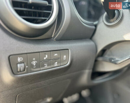 Чорний Хендай Kona, об'ємом двигуна 0 л та пробігом 100 тис. км за 16999 $, фото 19 на Automoto.ua