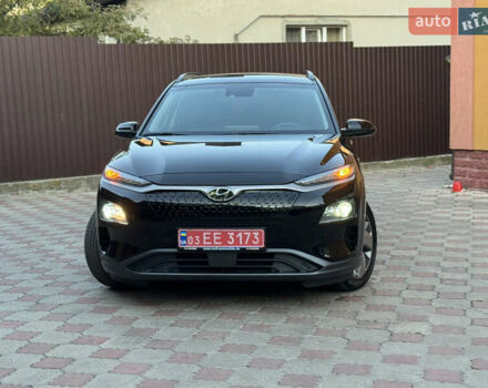 Черный Хендай Kona, объемом двигателя 0 л и пробегом 70 тыс. км за 16499 $, фото 83 на Automoto.ua