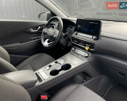 Черный Хендай Kona, объемом двигателя 0 л и пробегом 34 тыс. км за 19800 $, фото 63 на Automoto.ua