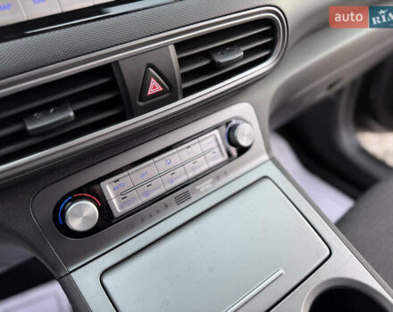 Черный Хендай Kona, объемом двигателя 0 л и пробегом 140 тыс. км за 17900 $, фото 40 на Automoto.ua