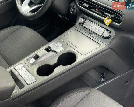 Черный Хендай Kona, объемом двигателя 0 л и пробегом 34 тыс. км за 19800 $, фото 64 на Automoto.ua