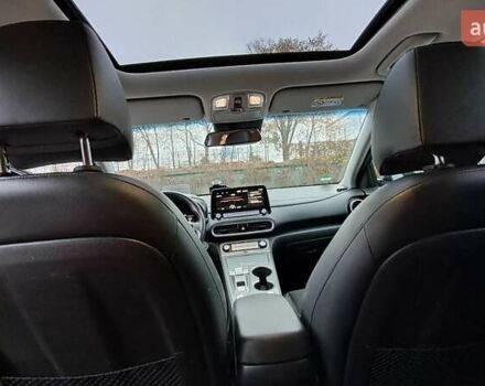 Черный Хендай Kona, объемом двигателя 0 л и пробегом 102 тыс. км за 17999 $, фото 12 на Automoto.ua