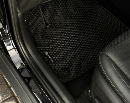 Черный Хендай Kona, объемом двигателя 0 л и пробегом 64 тыс. км за 22000 $, фото 22 на Automoto.ua