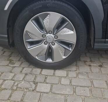 Черный Хендай Kona, объемом двигателя 0 л и пробегом 49 тыс. км за 17699 $, фото 12 на Automoto.ua