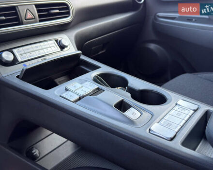 Черный Хендай Kona, объемом двигателя 0 л и пробегом 137 тыс. км за 16800 $, фото 25 на Automoto.ua