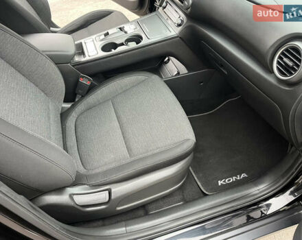 Чорний Хендай Kona, об'ємом двигуна 0 л та пробігом 41 тис. км за 17500 $, фото 31 на Automoto.ua