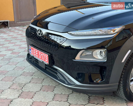 Черный Хендай Kona, объемом двигателя 0 л и пробегом 70 тыс. км за 16499 $, фото 58 на Automoto.ua