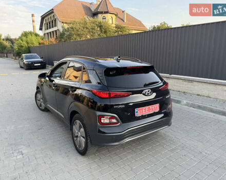 Черный Хендай Kona, объемом двигателя 0 л и пробегом 83 тыс. км за 16900 $, фото 4 на Automoto.ua
