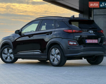 Черный Хендай Kona, объемом двигателя 0 л и пробегом 137 тыс. км за 16800 $, фото 2 на Automoto.ua