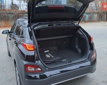 Черный Хендай Kona, объемом двигателя 0 л и пробегом 102 тыс. км за 17999 $, фото 7 на Automoto.ua