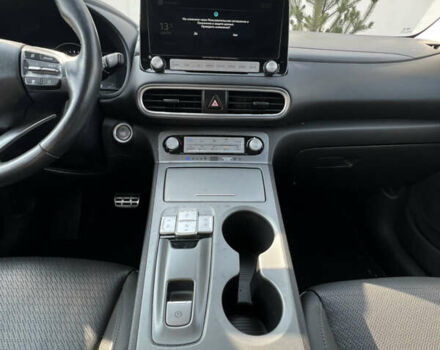 Чорний Хендай Kona, об'ємом двигуна 0 л та пробігом 100 тис. км за 16999 $, фото 29 на Automoto.ua