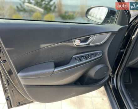 Чорний Хендай Kona, об'ємом двигуна 0 л та пробігом 100 тис. км за 16999 $, фото 17 на Automoto.ua