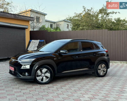 Черный Хендай Kona, объемом двигателя 0 л и пробегом 70 тыс. км за 16499 $, фото 84 на Automoto.ua