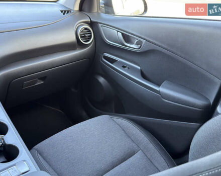 Черный Хендай Kona, объемом двигателя 0 л и пробегом 137 тыс. км за 16800 $, фото 9 на Automoto.ua