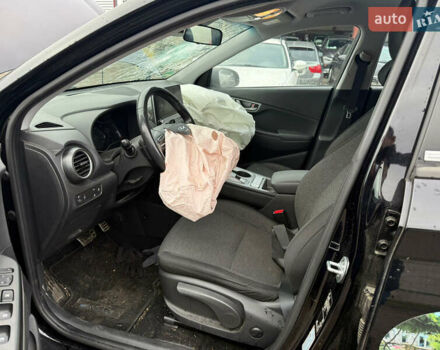 Чорний Хендай Kona, об'ємом двигуна 0 л та пробігом 48 тис. км за 11800 $, фото 11 на Automoto.ua