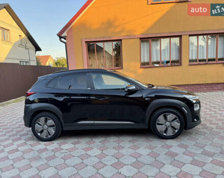 Черный Хендай Kona, объемом двигателя 0 л и пробегом 70 тыс. км за 16499 $, фото 3 на Automoto.ua