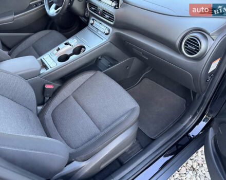 Черный Хендай Kona, объемом двигателя 0 л и пробегом 84 тыс. км за 17789 $, фото 46 на Automoto.ua