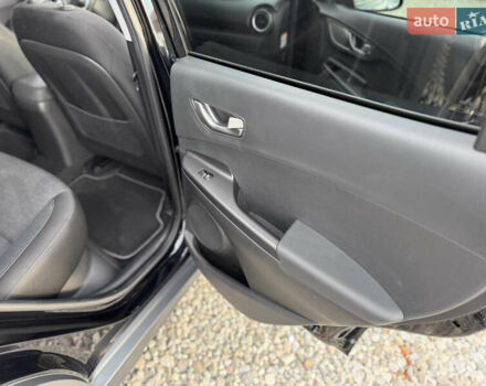 Черный Хендай Kona, объемом двигателя 0 л и пробегом 140 тыс. км за 17900 $, фото 52 на Automoto.ua