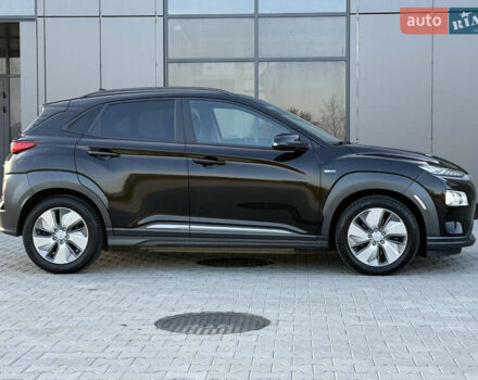 Черный Хендай Kona, объемом двигателя 0 л и пробегом 137 тыс. км за 16800 $, фото 4 на Automoto.ua
