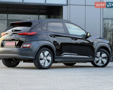Черный Хендай Kona, объемом двигателя 0 л и пробегом 137 тыс. км за 16800 $, фото 3 на Automoto.ua
