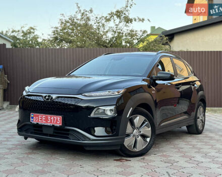 Черный Хендай Kona, объемом двигателя 0 л и пробегом 70 тыс. км за 16499 $, фото 68 на Automoto.ua