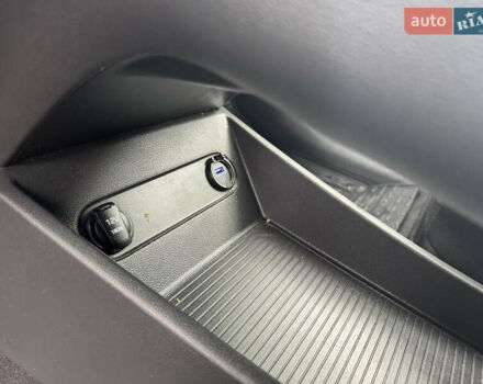 Чорний Хендай Kona, об'ємом двигуна 0 л та пробігом 80 тис. км за 15800 $, фото 15 на Automoto.ua