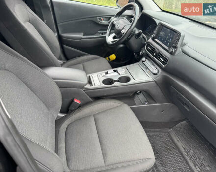 Черный Хендай Kona, объемом двигателя 0 л и пробегом 82 тыс. км за 15300 $, фото 18 на Automoto.ua