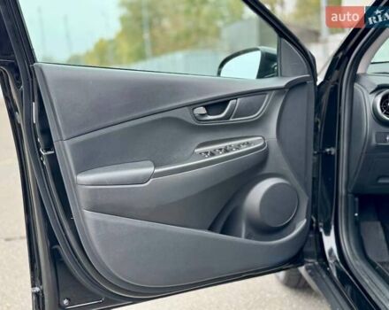 Черный Хендай Kona, объемом двигателя 2 л и пробегом 37 тыс. км за 16900 $, фото 18 на Automoto.ua