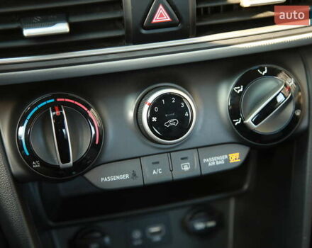 Черный Хендай Kona, объемом двигателя 2 л и пробегом 90 тыс. км за 17000 $, фото 18 на Automoto.ua