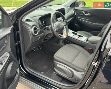 Черный Хендай Kona, объемом двигателя 0 л и пробегом 64 тыс. км за 17500 $, фото 7 на Automoto.ua