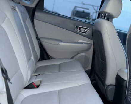 Черный Хендай Kona, объемом двигателя 0 л и пробегом 100 тыс. км за 17999 $, фото 6 на Automoto.ua