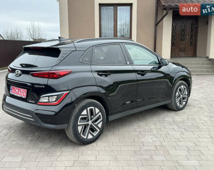 Черный Хендай Kona, объемом двигателя 0 л и пробегом 64 тыс. км за 17500 $, фото 2 на Automoto.ua