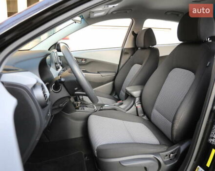 Черный Хендай Kona, объемом двигателя 2 л и пробегом 90 тыс. км за 17000 $, фото 7 на Automoto.ua